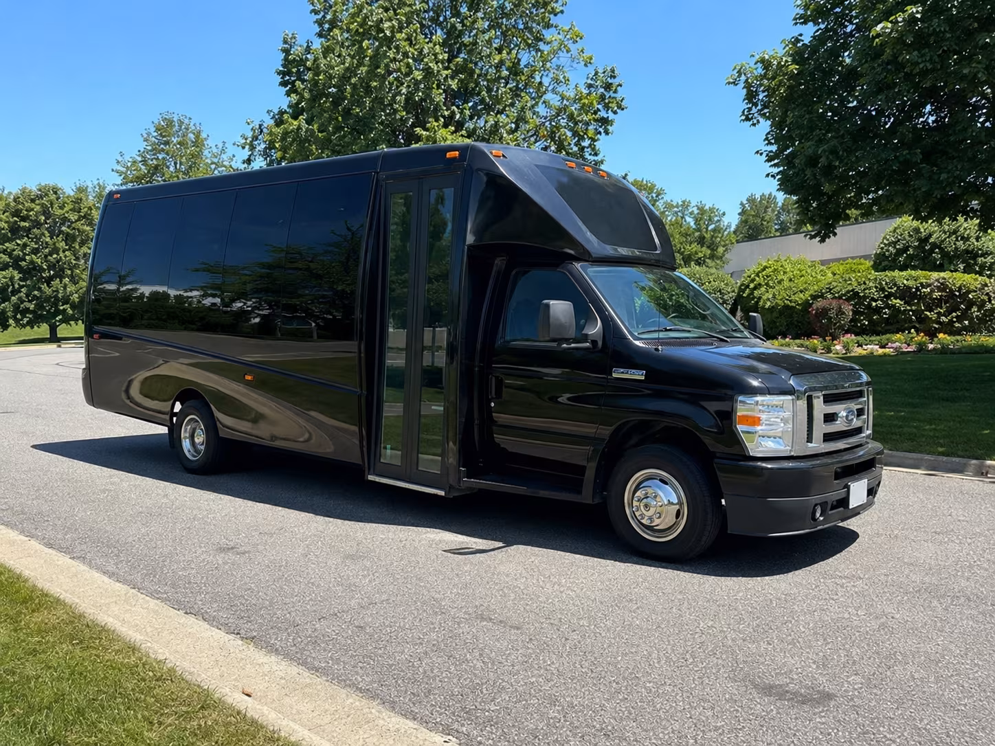 20 Passenger Party Bus Exterior